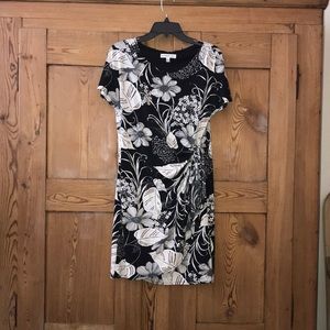 Robbie Bee B&W Floral knit shift dress